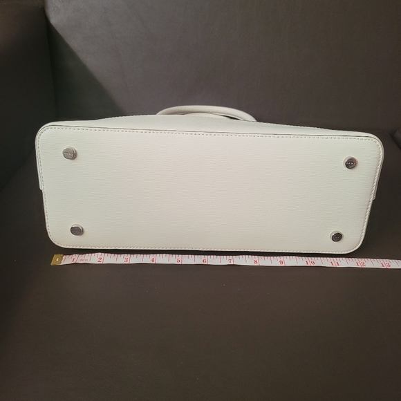 Sold-DKNY MEDIUM SIGNATURE TOTE BAG - Picture 4 of 8